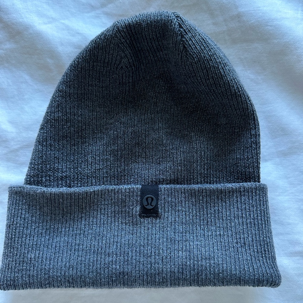 Grey charcoal lululemon athletica beanie hat knit wool